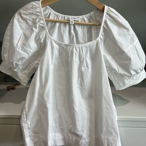 Women’s small 100% cotton casual top.